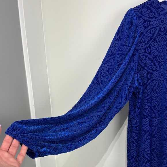 LOFT Royal Blue Textured Velour Blouse. Size LP - Picture 3 of 7